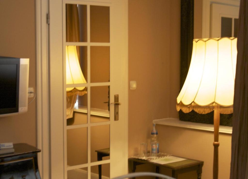 Hotel Alte Galerie Am Kudamm Berlim Quarto foto