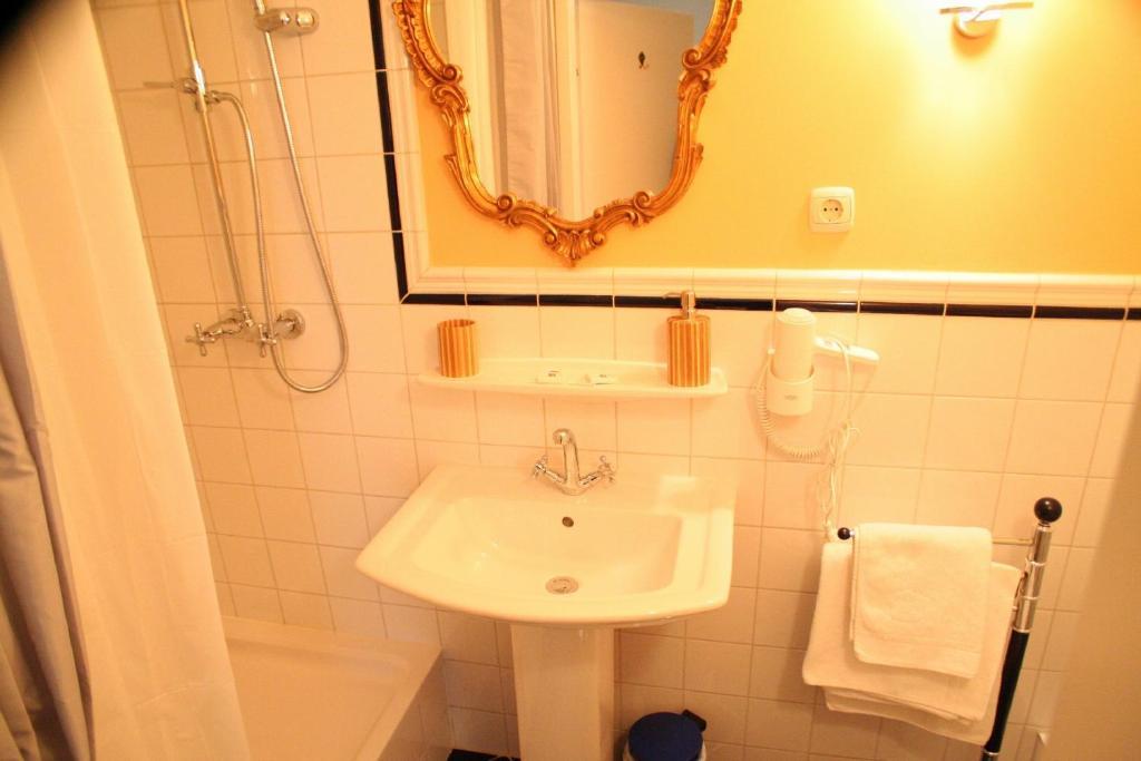 Hotel Alte Galerie Am Kudamm Berlim Quarto foto